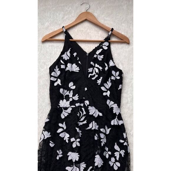 Dress the Population Audrey Plunge Neck Lace Overlay Midi Dress, Size Medium - Picture 9 of 16